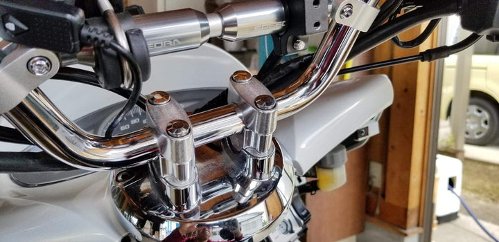 KEMIMOTO バイク ハンドルポスト 20mm アップ φ22.2mm 用 CNC 加工 アルミ 汎用ハンドルバーライザー シルバー